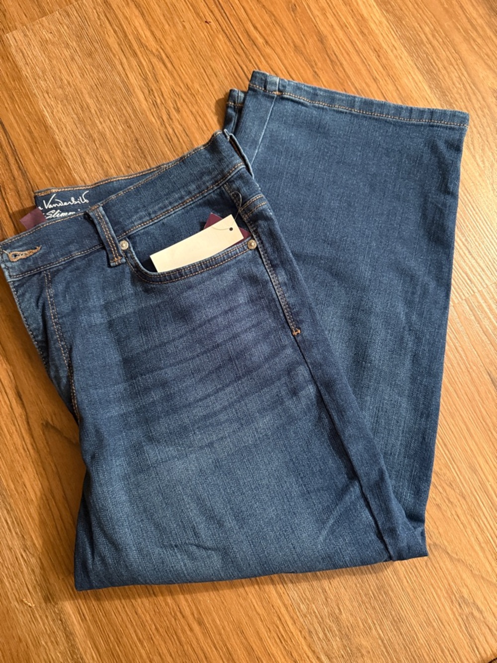 Gloria Vanderbilt all around slimming effect Amanda Capri